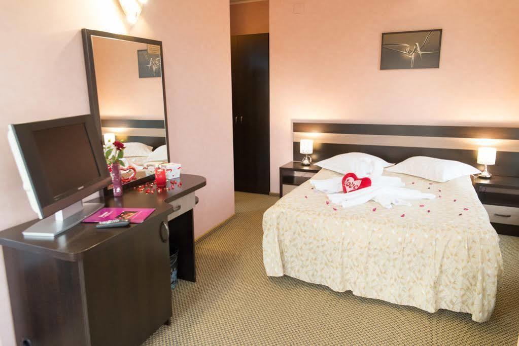 Indiana Hotel Iasi Ngoại thất bức ảnh