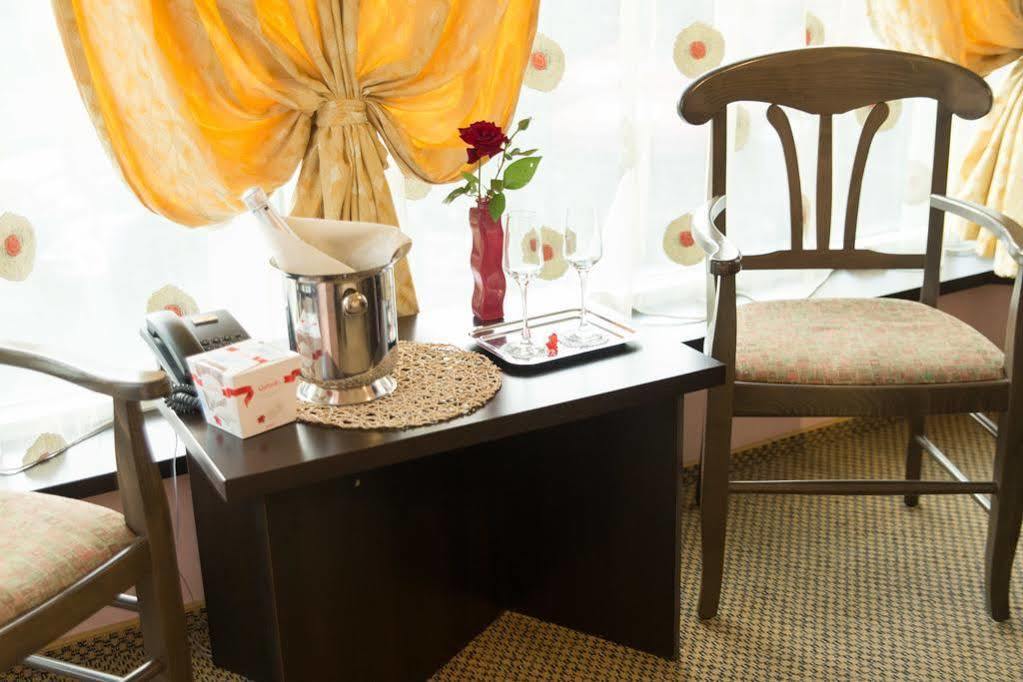 Indiana Hotel Iasi Ngoại thất bức ảnh
