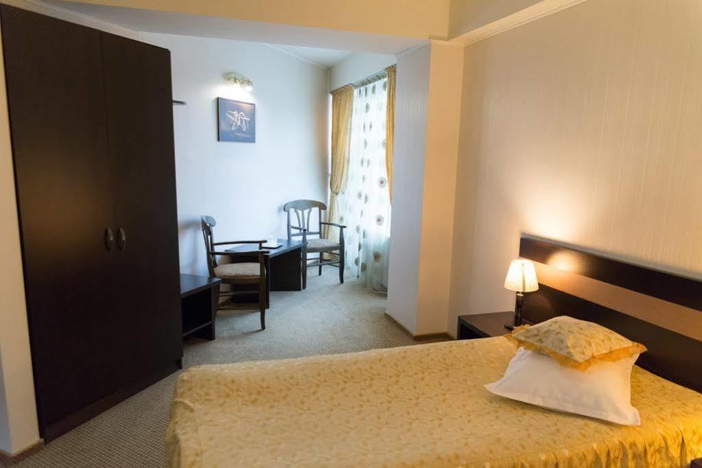Indiana Hotel Iasi Ngoại thất bức ảnh