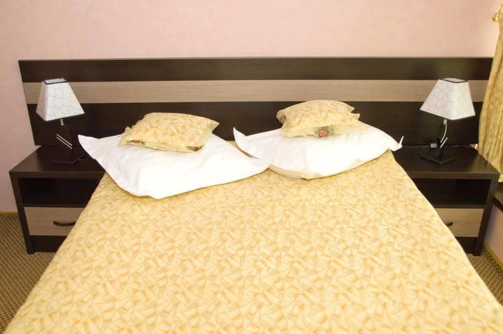 Indiana Hotel Iasi Ngoại thất bức ảnh
