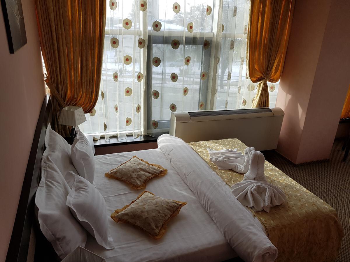 Indiana Hotel Iasi Ngoại thất bức ảnh