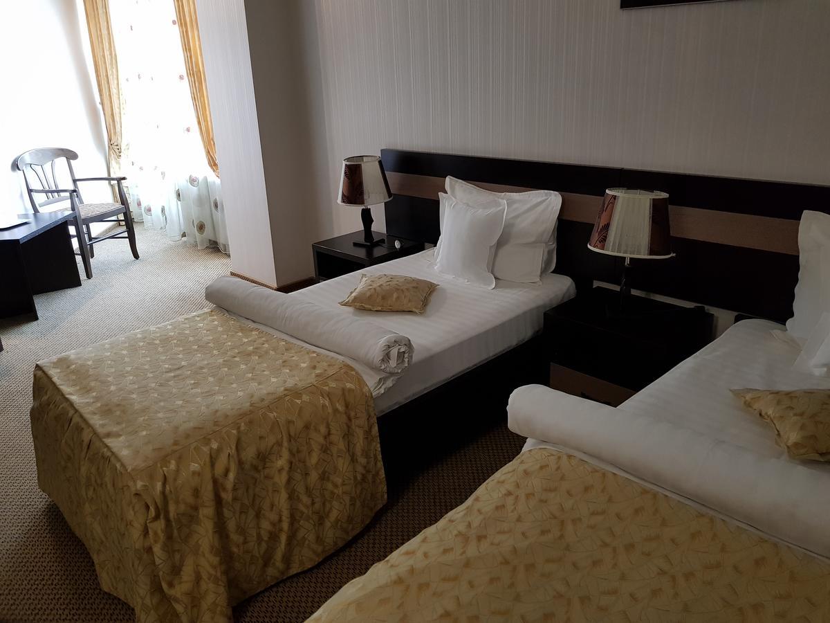 Indiana Hotel Iasi Ngoại thất bức ảnh