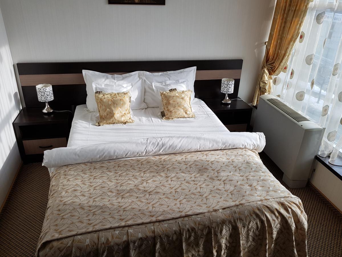 Indiana Hotel Iasi Ngoại thất bức ảnh