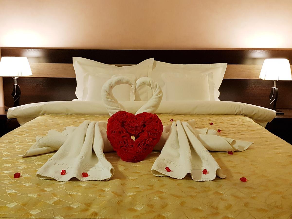 Indiana Hotel Iasi Ngoại thất bức ảnh