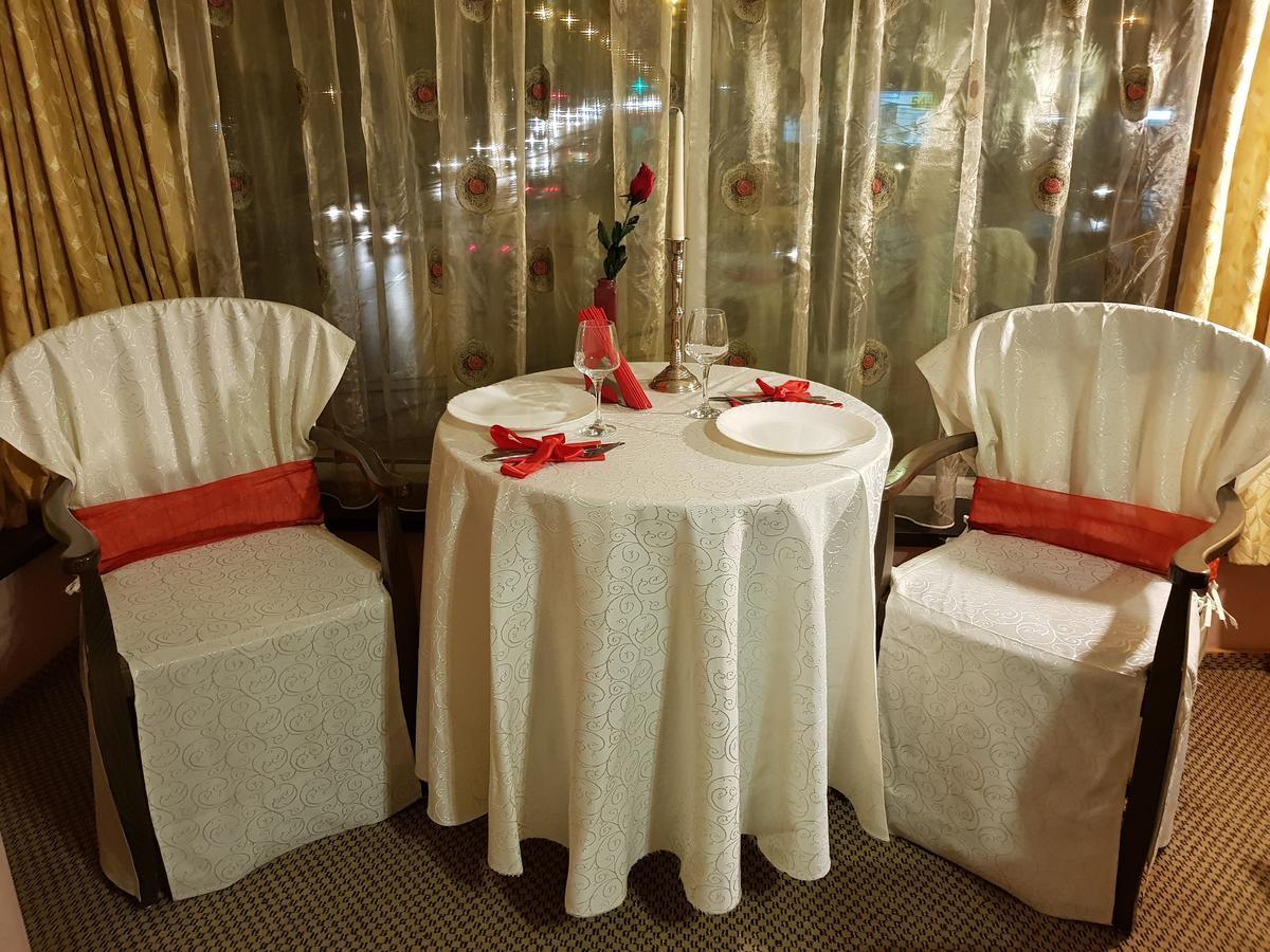 Indiana Hotel Iasi Ngoại thất bức ảnh